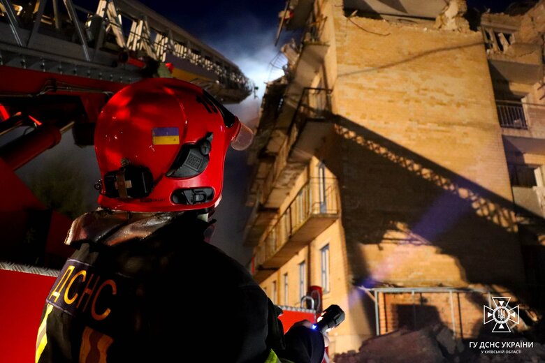 Жертв атаки на Ржищів вже 9. Розбір завалів завершили 11 Жертв атаки на Ржищів вже 9. Розбір завалів завершили 11
