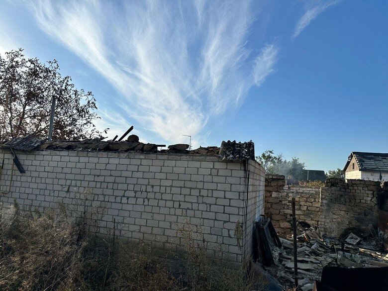 Рашисти обстріляли Кізомис на Херсонщині запалювальними боєприпасами. Згоріли будинки та господарчі споруди 05 Рашисти обстріляли Кізомис на Херсонщині запалювальними боєприпасами. Згоріли будинки та господарчі споруди 05