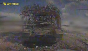 Пілоти підрозділу "Фенікс" уразили 2 російські танки посеред поля на Донецькому напрямку. ВIДЕО