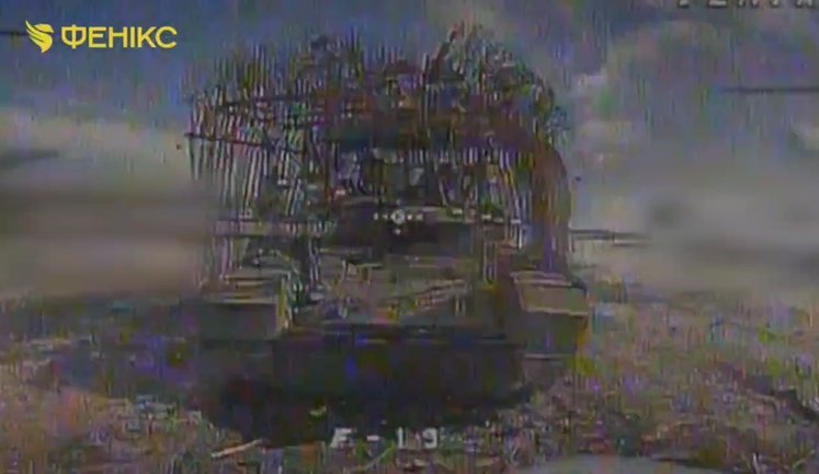 Пілоти підрозділу "Фенікс" уразили 2 російські танки посеред поля на Донецькому напрямку. ВIДЕО