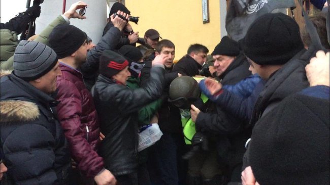 Поліція відкрила кримінальне провадження, всіх причетних до захоплення будівлі Жовтневого встановлять, - Аброськін 01