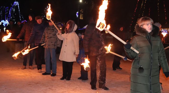 Смолоскипна хода памяті героїв Крут відбулася в Словянську 07