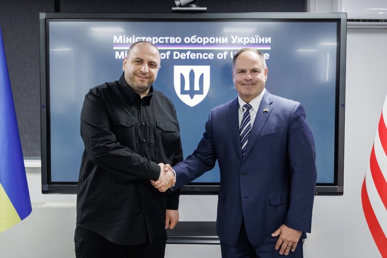 Умєров та Джо Деантоно
