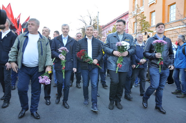 Националисты провели в центре Киева Марш УПА 05