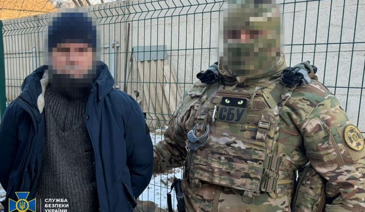 СБУ затримала двох коригувальників ФСБ, які наводили ракетні удари по Дніпру та Кривому Розі. ФОТОрепортаж