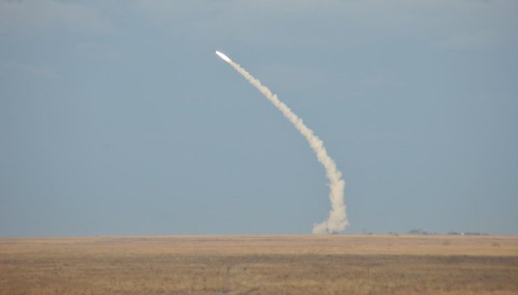 Пуски управляемых ракет средней дальности на юге Украины. ВИДЕО (Обновлено)