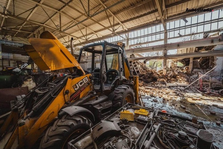 Дві ракети РФ влучили по базі компанії "Автострада" у Києві