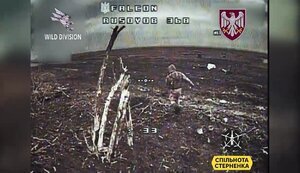 Kamikaze drone eliminates unarmed Russian soldier in middle of field. VIDEO