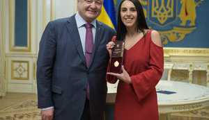 Порошенко присвоил Джамале звание народной артистки Украины: "Ты сделала счастливыми огромное количество людей". ФОТО