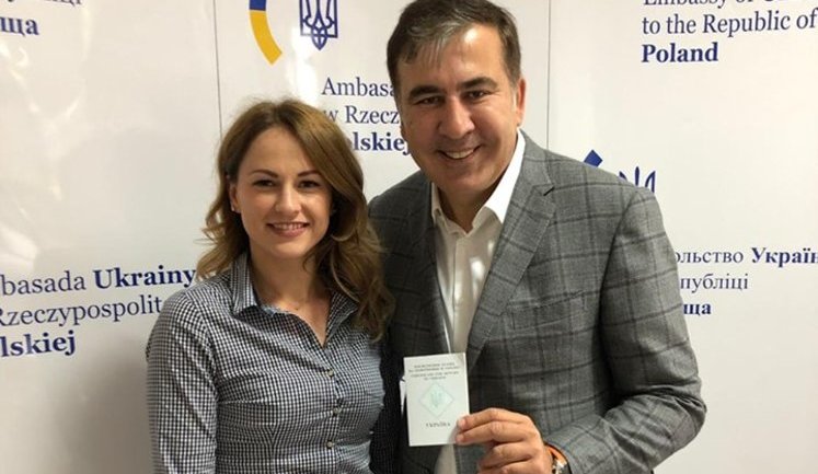 Saakashvili gets certificate for return to Ukraine. PHOTO