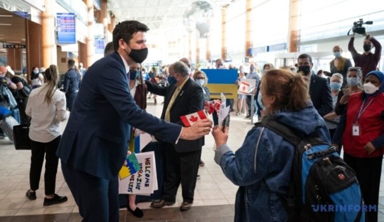 Third flight with Ukrainian refugees landed in Canada. PHOTOS