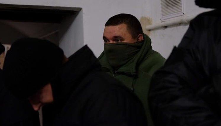 "Сьогодні ви показуєте фільм, а завтра будуть оргії", - люди з шевронами ПС і "Азова" зірвали у Чернівцях показ фільму про ЛГБТ-спільноти. ВІДЕО+ФОТОрепортаж