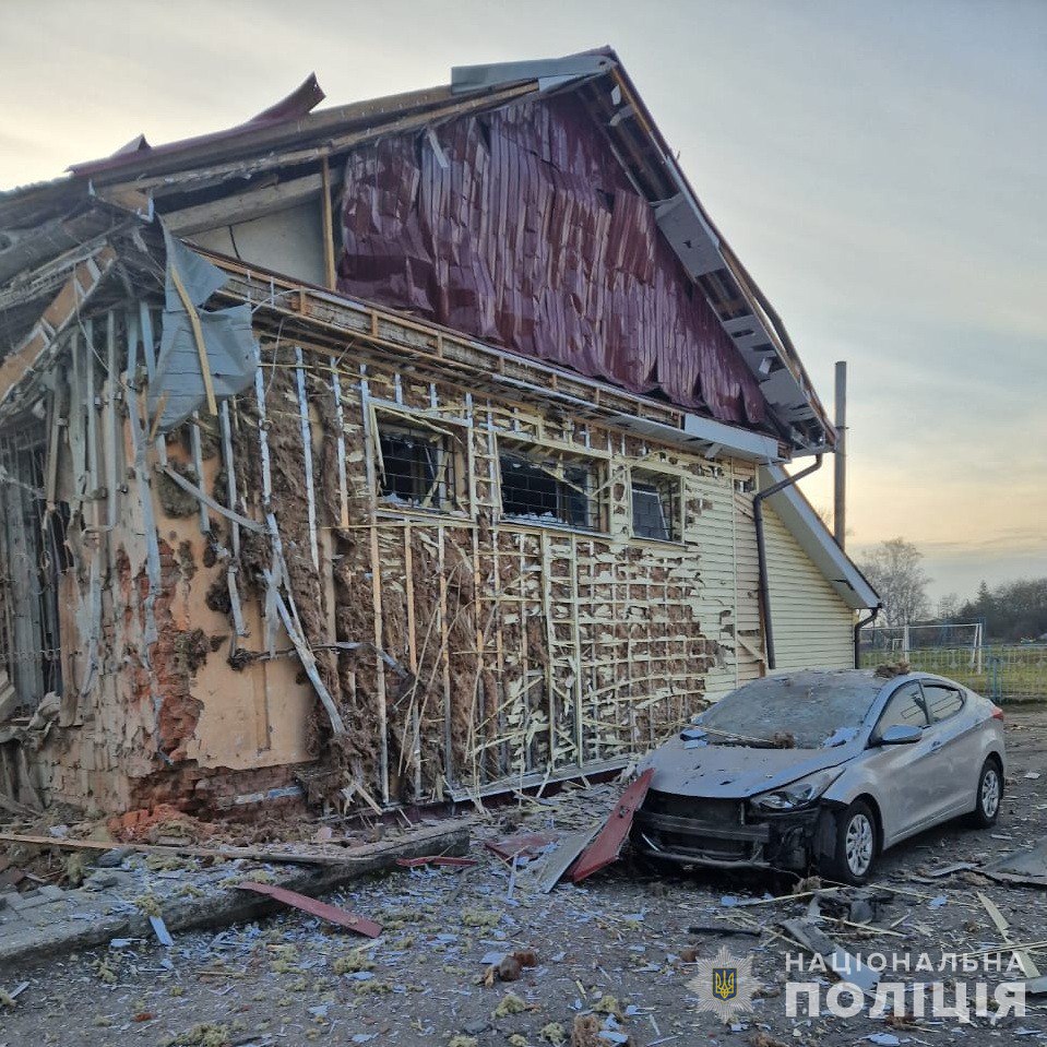 Сутки на Сумщине: Оккупанты нанесли по Сумщине 260 ударов в сутки: ранен  один человек, повреждены дома, автомобили, магазин и аптека. ФОТОрепортаж |  Цензор.НЕТ