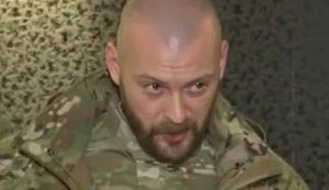 "Оно ползало на четвереньках, скиглило "Допоможіть, вбивають!" и уползло", - избивший "свободовца" Мирошниченко мужчина рассказал свою версию инцидента. ВИДЕО