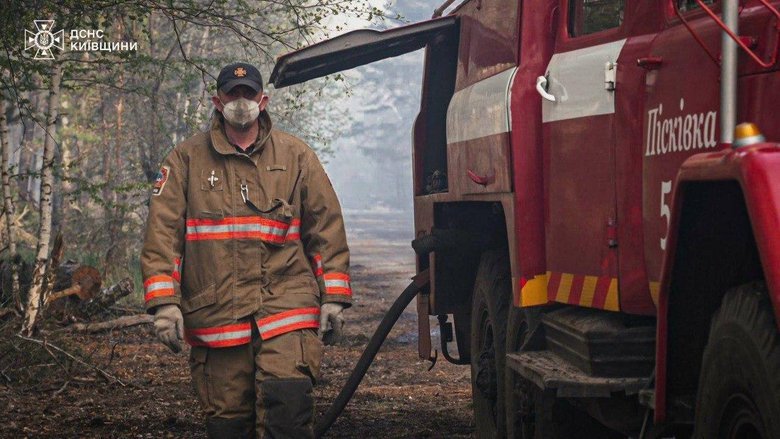 Пожежа у Чорнобильській зоні: вогонь швидко поширюється через вітер
