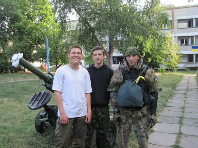 Коли почався штурм старого термінала, Сєвєр вкотре показав, який він воїн: бігав по аеропорту і намагався підбити ворожу техніку, – спогади друзів Героя України Сергія Табали 03
