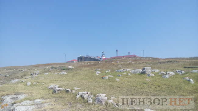 Стародавній маяк, гори мідій і найчистіше в Україні море: життя острова Зміїного 04 Стародавній маяк, гори мідій і найчистіше в Україні море: життя острова Зміїного 04