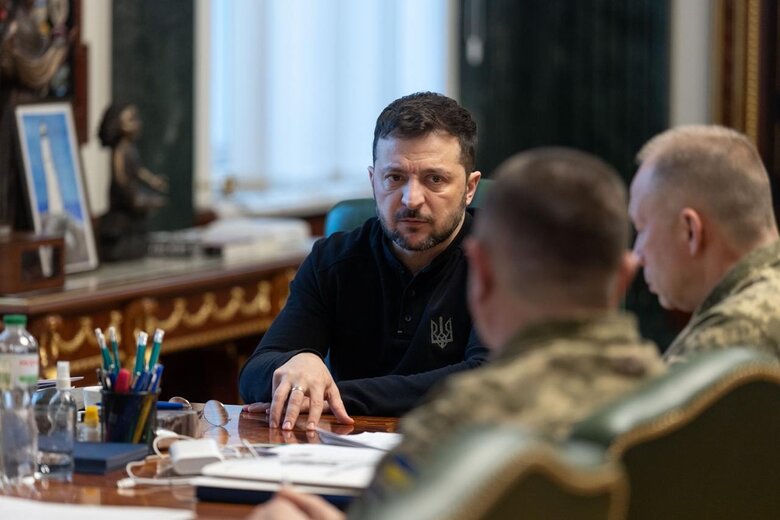 Володимир Зеленський заслухав доповідь військових