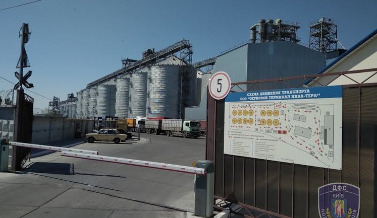 Київські податківці не допустили незаконного експорту майже 10 тисяч тонн кукурудзи. ФОТОрепортаж