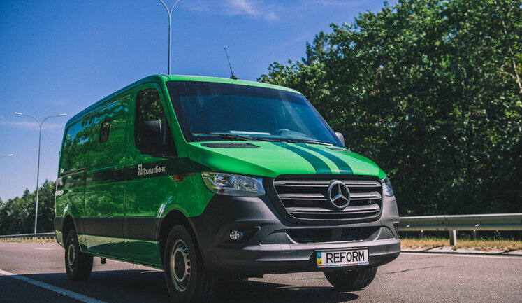 "Приватбанк" купив броньованих автомобілів для інкасаторів на 360 мільйонів. Ціни – нижчі, ніж в "Ощадбанку"