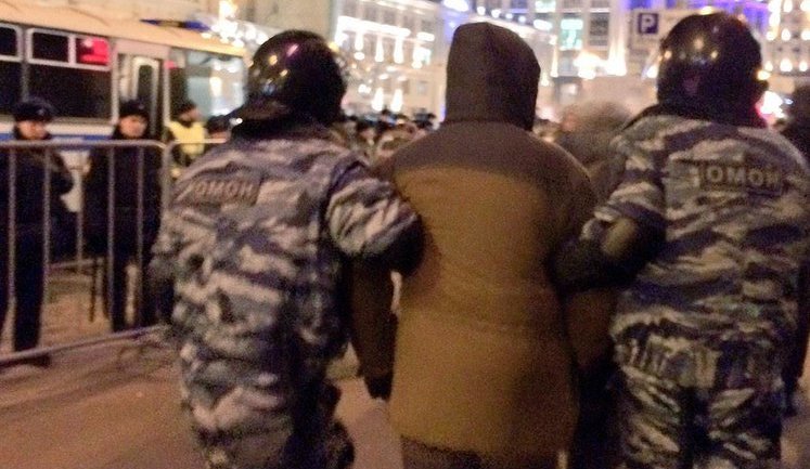 Mass arrests begin on Moscow’s Manezhnaia Square, bloggers report. LIVE VIDEO