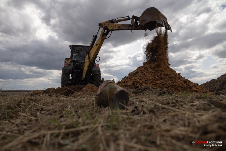 Ukrainian sappers destroy Russian unexploded ordnance in Kyiv region 04