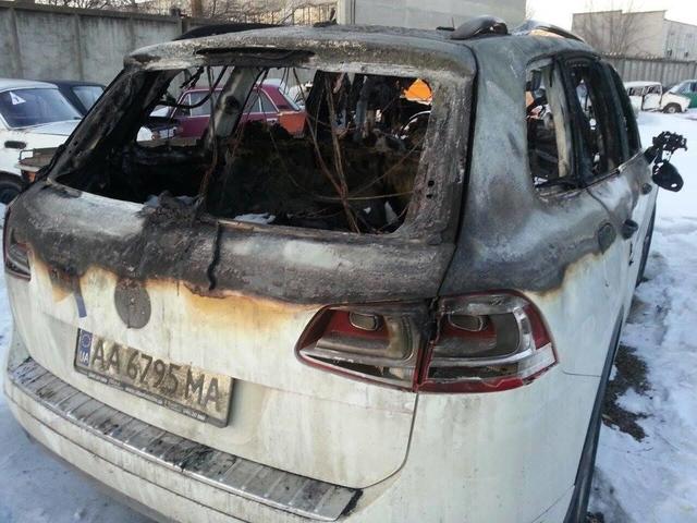 Неизвестные сожгли автомобиль одного из лидеров Автомайдана Хаджинова 03