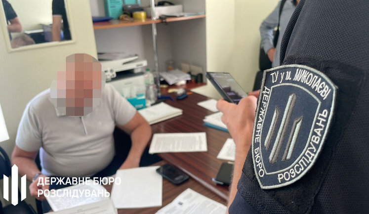 Іноземці платили хабарі, щоб залишитись в Україні: У посадовців Держміграції знайшли майна на 150 мільйонів гривень. ВIДЕО