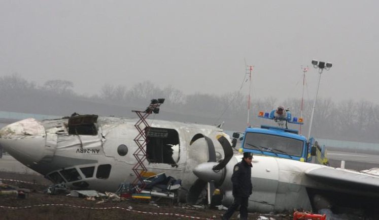 "По причине дерибана": новая версия крушения АН-24 в Донецке
