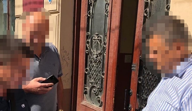 Поліцейський понад три роки не ходив на роботу, але отримував зарплату і премії, - прокуратура Києва. ФОТО