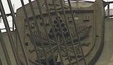 С Московского моста на головы киевлян рушится городской герб. ВИДЕО.