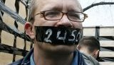 Во Львове "арестанты" в клетках провели акцию протеста. ФОТОрепортаж