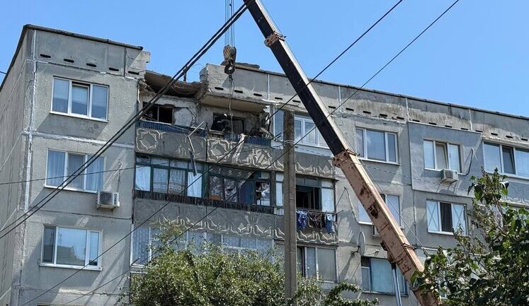 Massive Russian attack on Pavlohrad: nine high-rise buildings and educational institution damaged. PHOTOS