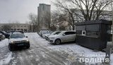 Облаштували незаконну парковку на території медзакладу та отримували "дохід": Викрито посадовців на столичній Оболоні. ФОТО