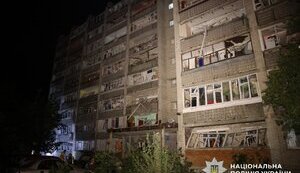 Наслідки ворожого удару по Сумах: поранено три особи, з них одна дитина, пошкоджено багатоповерхівки та автівки. ВІДЕО+ФОТОрепортаж