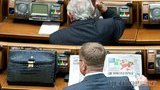 Rada Session: Deputies Curtsying to Yanukovych. PHOTOS