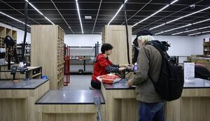"Нова пошта" закриває відділення в найбільш постраждалому від війни районі Херсона