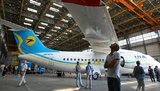 Колесников осмотрел новый АН. За штурвал не садился. ФОТОрепортаж