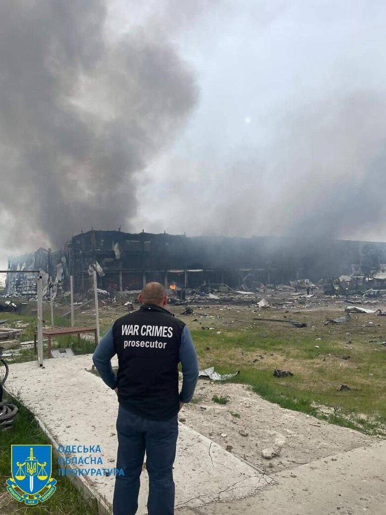 Наслідки ракетних ударів по Одещині: зруйновано складську будівлю та базу відпочинку 03