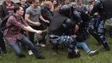 Суд РФ оштрафував опозиціонерів на 8 млн за те, що поліції довелося позаурочно розганяти мітинги