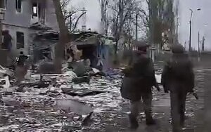 окупанти йдуть Авдіївкою