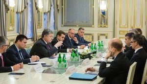 Порошенко обговорив із главою МЗС Німеччини Габріелем посилення санкцій проти Росії у зв'язку із загостренням ситуації на Донбасі. ФОТОрепортаж
