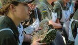 Таран після зустрічі з курсантками доручив розглянути можливість закупівлі зразків експериментальних моделей взуття для параду. ФОТОрепортаж