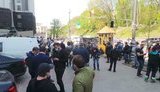 Под Кабмином продолжается митинг предпринимателей: "Я два місяці без хліба, а ти проїдаєш бюджет?!" и "Ваші заходи небезпечніші за вірус". ВИДЕО+ФОТОрепортаж
