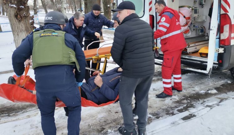 Росіяни вдарили по Нікопольщині дронами: двоє поранених, один з них - "важкий", пошкоджено будинки, підприємство та ЛЕП. ФОТОрепортаж