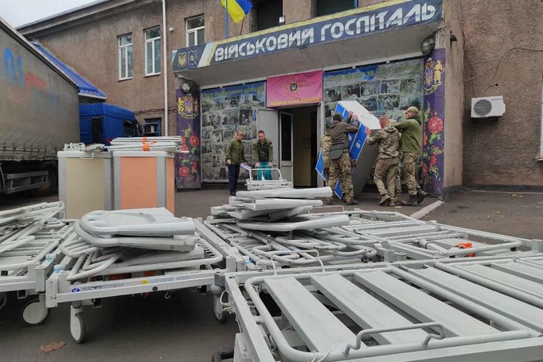 Гуманітарну допомогу доставлено у військовий госпіталь Маріуполя, - Наєв 01