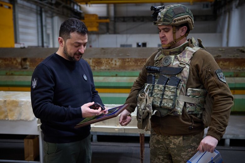 Зеленський відвідав передові позиції ЗСУ в Авдіївці 03