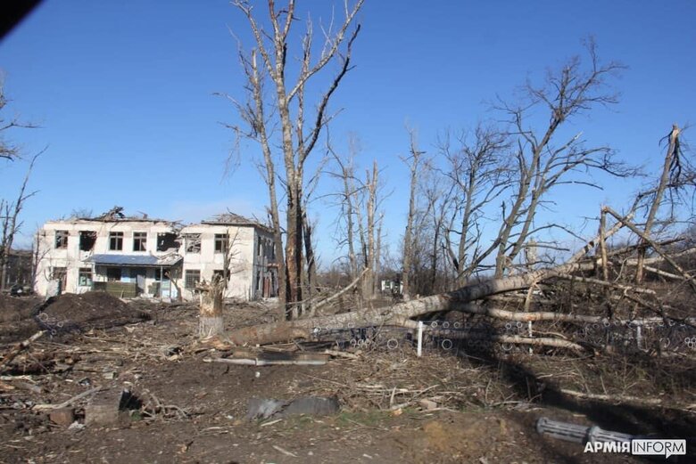 Визволена Макіївка на Луганщині розбита і завалена трупами рашистів 01