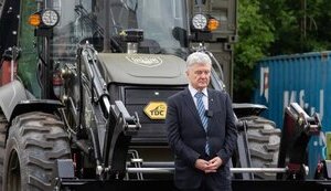 Чотирнадцять бригад на фронті отримають дрони і техніку вартістю 40 млн грн. ФОТО