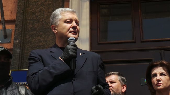 Досить терору: под Печерским судом Киева проходит акция в поддержку Порошенко 18